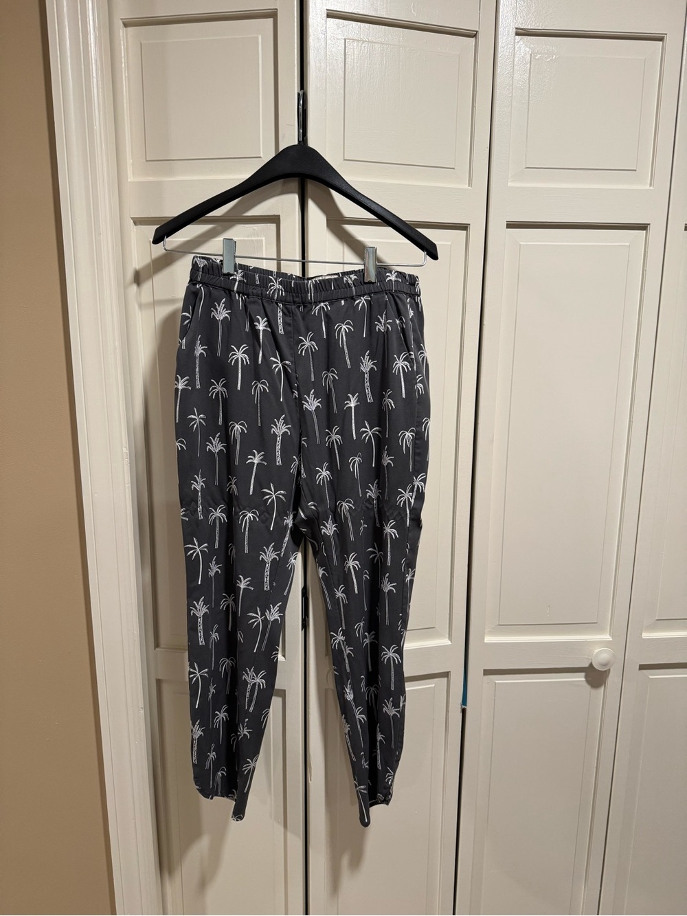 Marine Layer Charcoal Palm-Print Cropped Joggers
